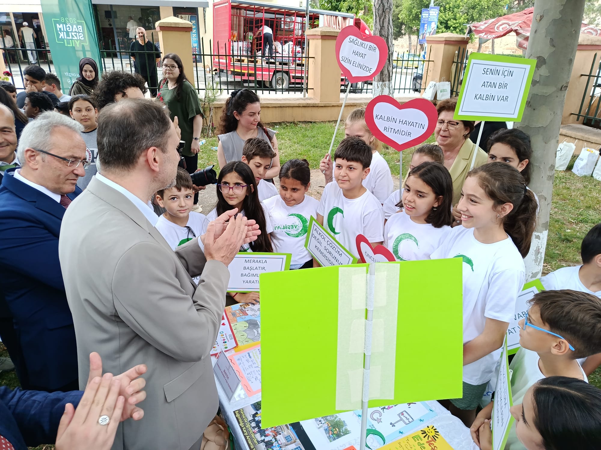 Edirne’de düzenlenen Yeşilay Sağlıklı Yaşam Ligi Yarışması’nın ödül töreni, Türkiye Yeşilay Cemiyeti Genel Başkanı Doç. Dr. Mehmet Dinç’in katılımıyla gerçekleştirildi.
